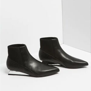 UN United Nude Lev Lo Pull On Leather Boots w/ Metallic Wedge Size 37